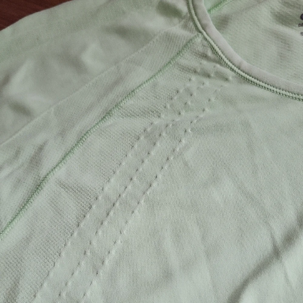 Athleta Light Green Long Sleeve Tee - Picture 4 of 5